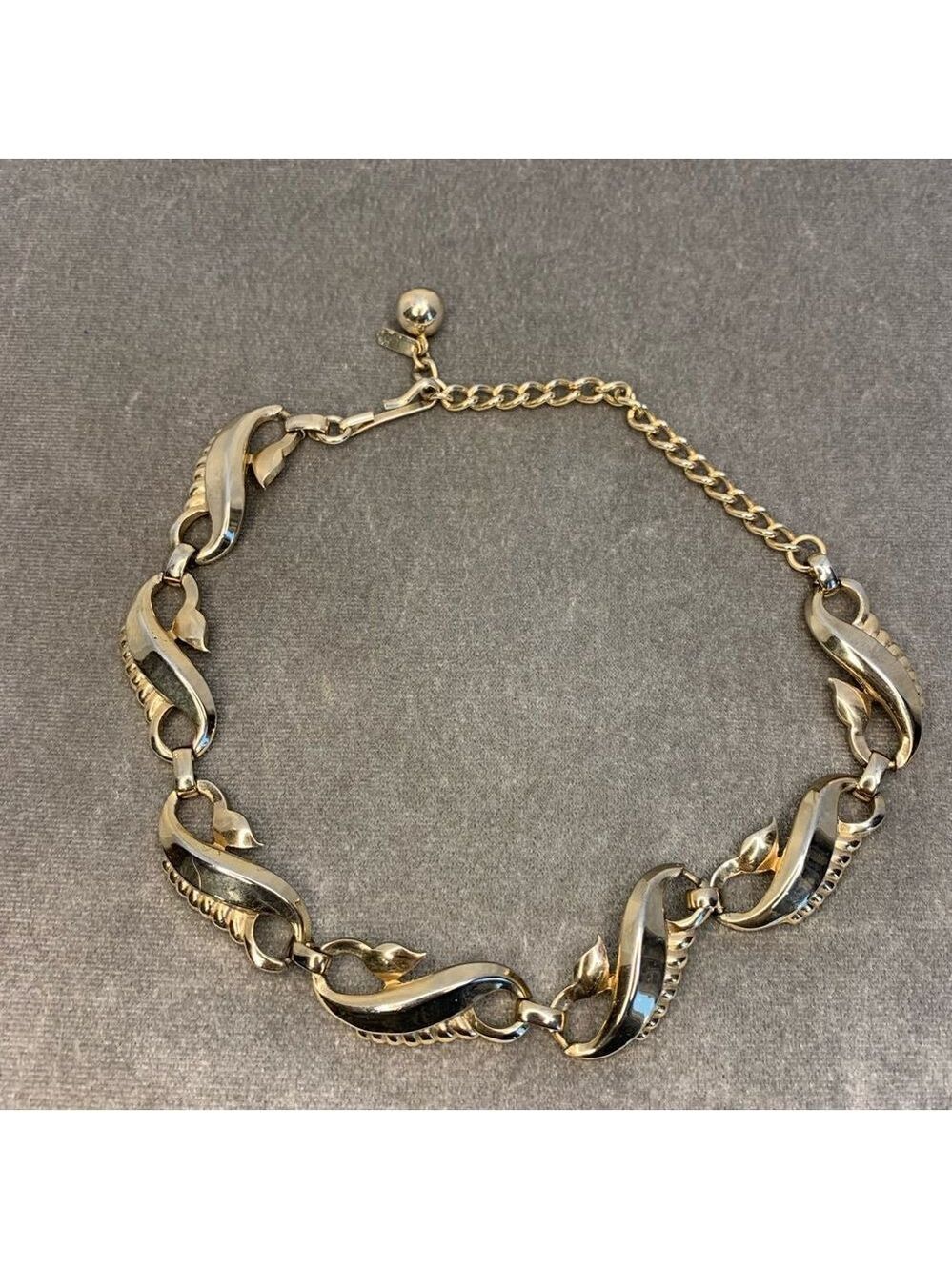 Tara vintage gold tone choker necklace